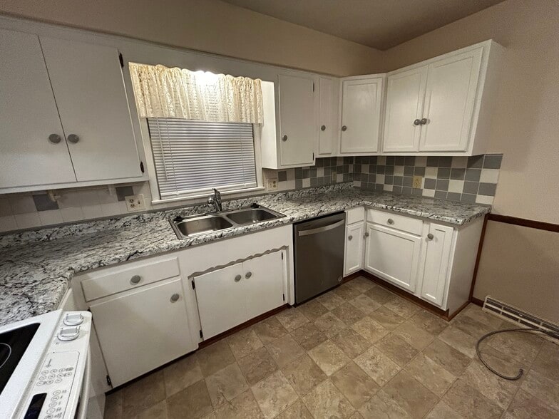 Kitchen counter area -dish washer - 537 E Glenwood St