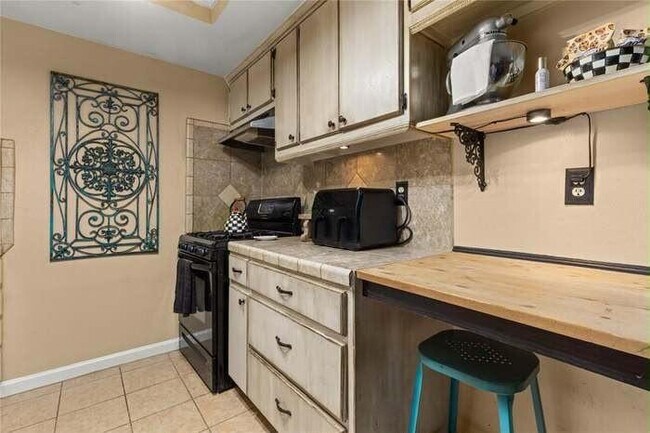 Building Photo - 526 Bay Colony Dr