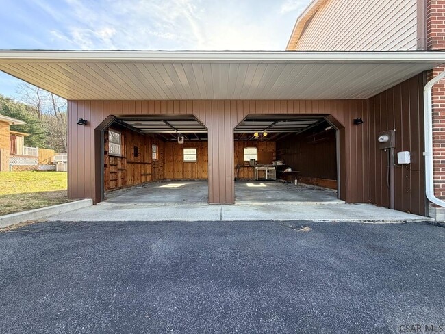 Building Photo - 302 Walters Ave