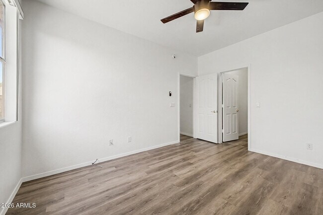 Building Photo - 4255 E Cherry Hills Dr