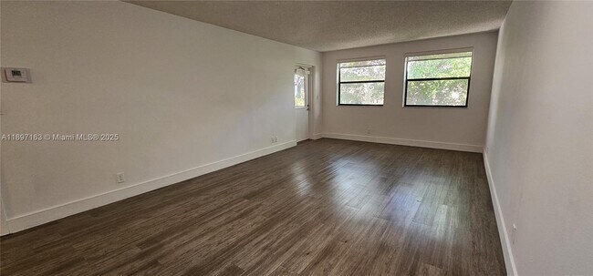 Building Photo - 8100 Geneva Ct