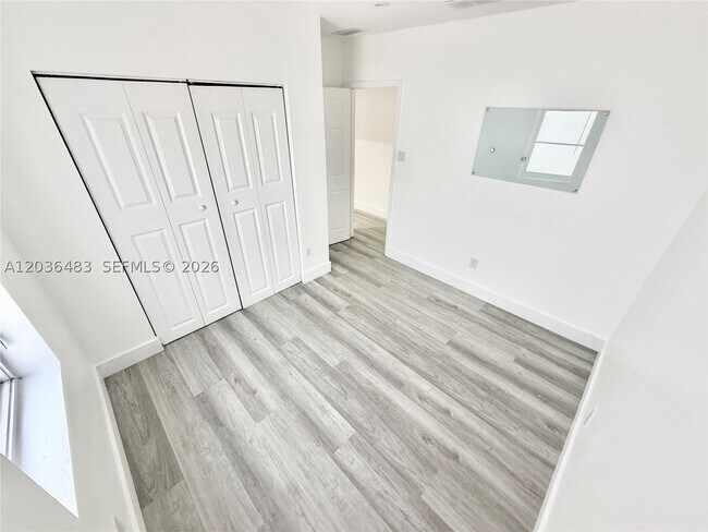 Building Photo - 1272 NE 145th St