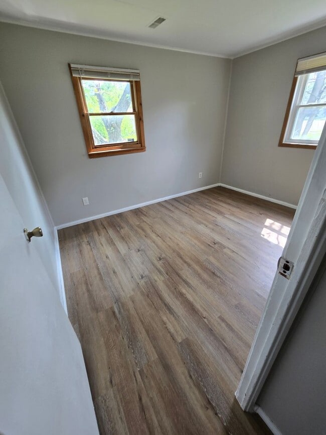 Building Photo - 2 Bedroom Ranch Home in Fairborn - Just Re...