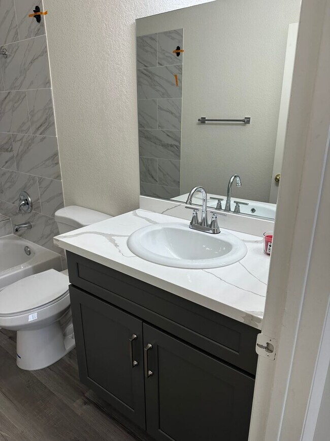 Building Photo - SW!! 2 Bedroom Condo!! 1st Floor!! Newly r...