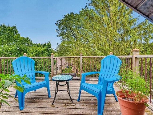 Building Photo - 3732 16th Ave S