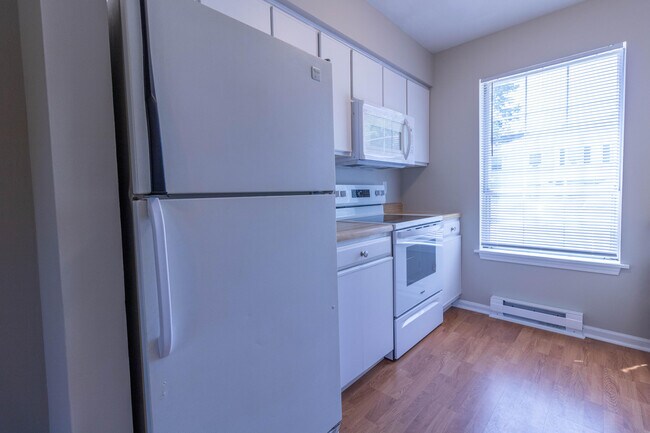 Building Photo - 1635A W Amos Dr