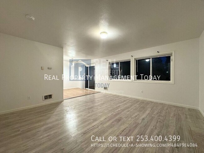 Building Photo - 425 175th St S