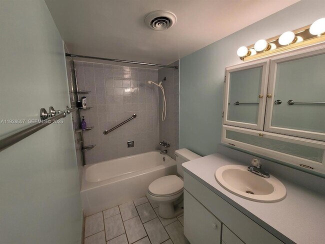 Building Photo - 401 Golden Isles Dr