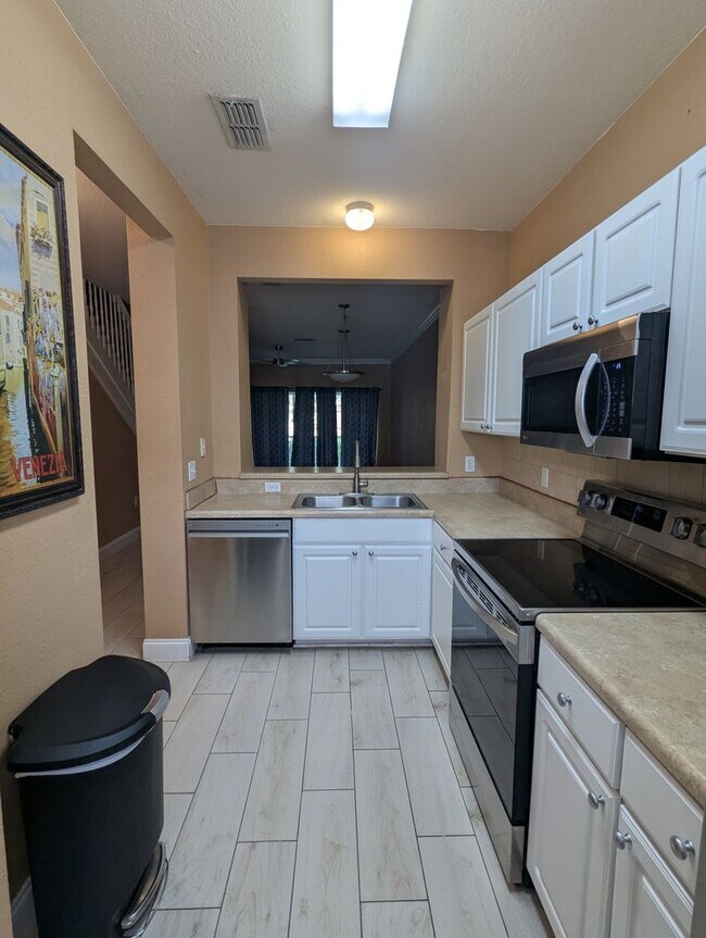 Building Photo - 2 Bedroom / 2.5 Bathroom Townhome – Magnolia Place