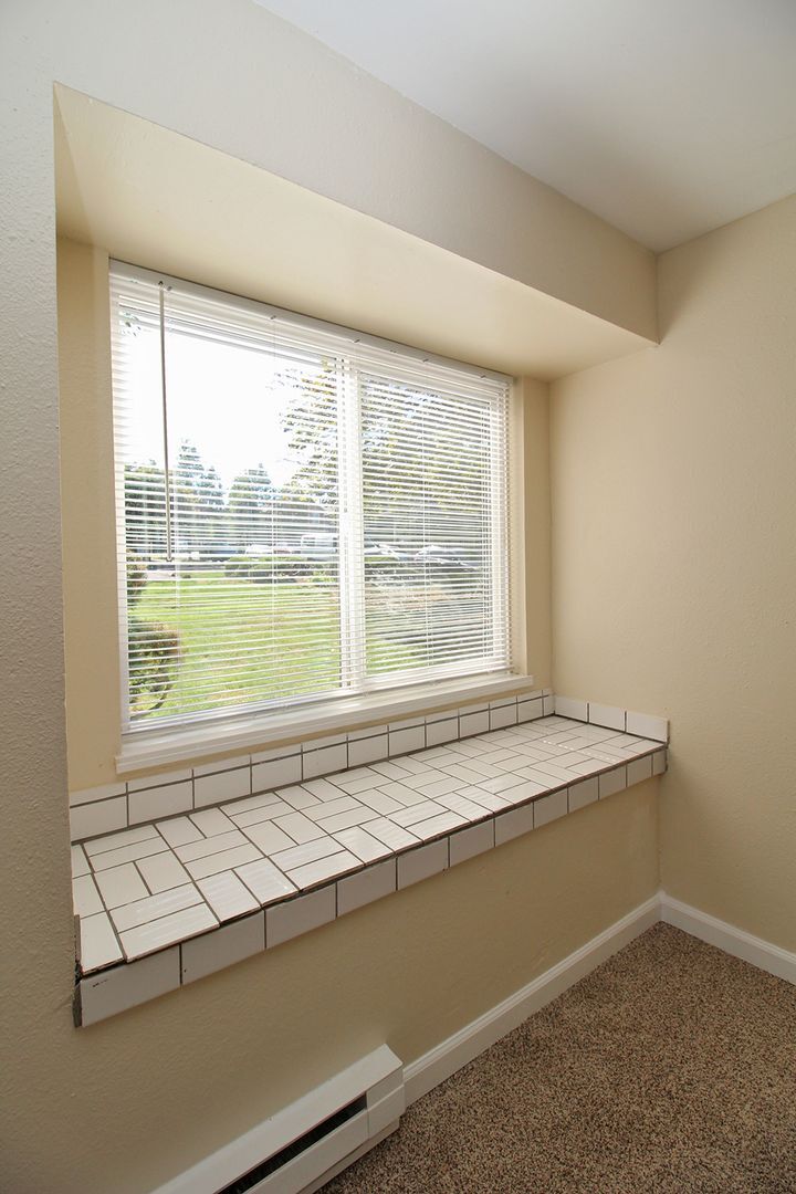 Building Photo - 11102-11130 SW 62nd Ave