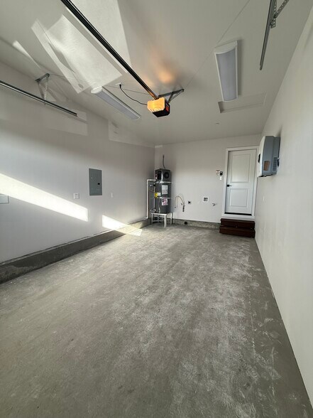 Building Photo - 1660 Ascent Pl