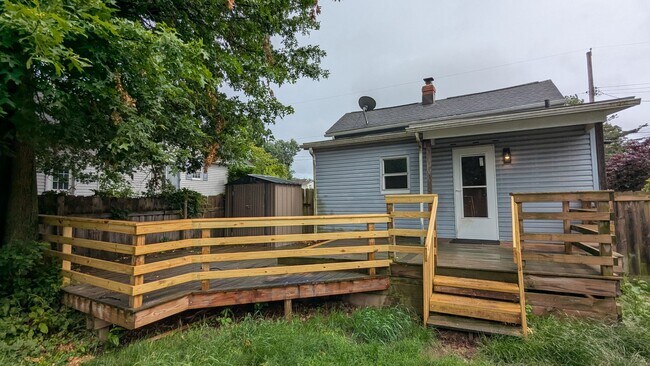 Building Photo - Newly renovated 2-bedroom, 1-bathroom home...