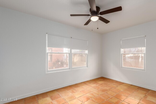 Building Photo - 357 N 6th Ave