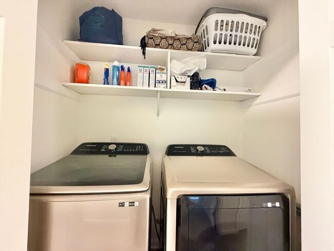 Building Photo - 7416 Old Fox Trail