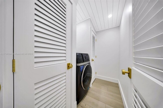 Building Photo - 129 Nautilus Dr