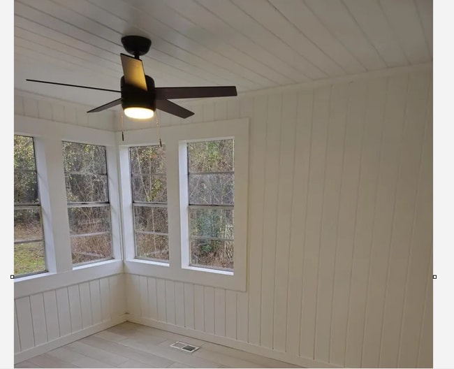 Building Photo - 16063 SE Janet St