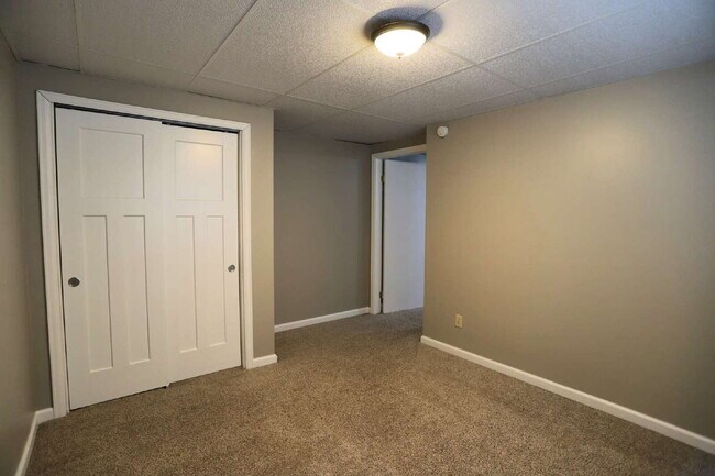 Building Photo - Beautifully Updated Split-Level Home with ...