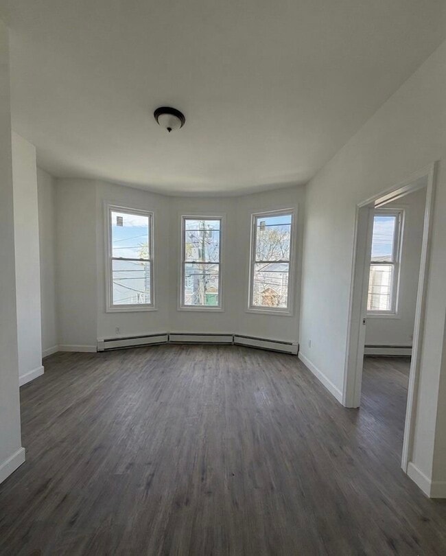 Building Photo - 132 Bayview Ave