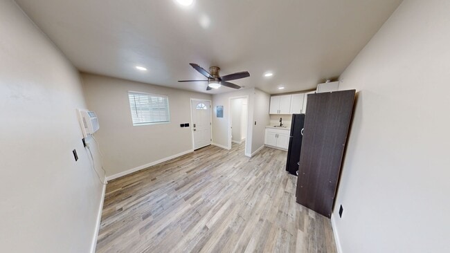 Building Photo - Ideal for solo tenants or couples!