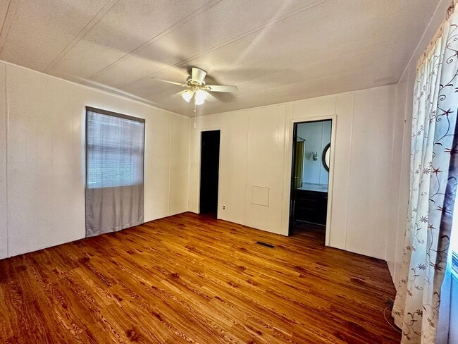 Building Photo - 141 Jj Ln