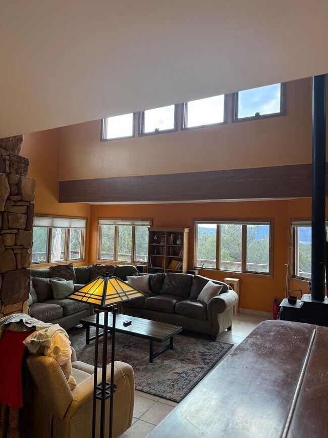 Building Photo - Charming Southwestern Stucco Home