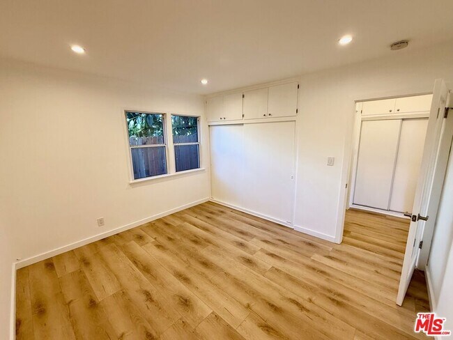 Building Photo - 1143 N Formosa Ave