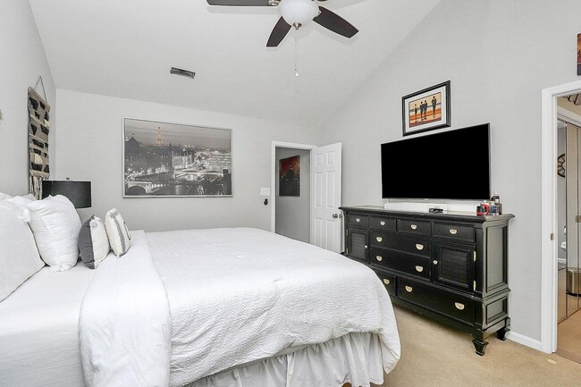 Building Photo - 9252 N Vicksburg Park Ct