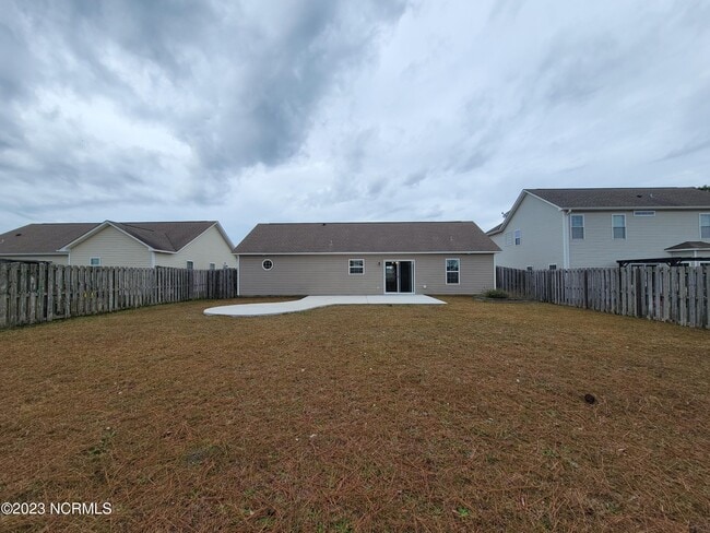 Building Photo - 416 Amaryllis Ln