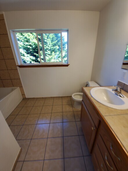 Building Photo - 6442 Shire Estate Pl NE