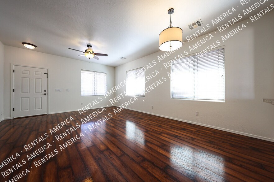Building Photo - 2010 S Falcon Dr