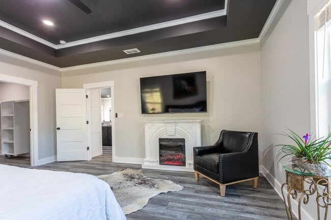 Building Photo - 823 Meridian Rd