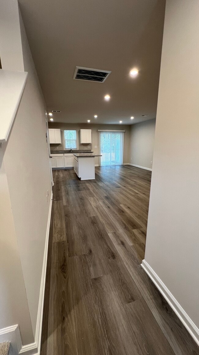 Building Photo - 243 Christiana Ln