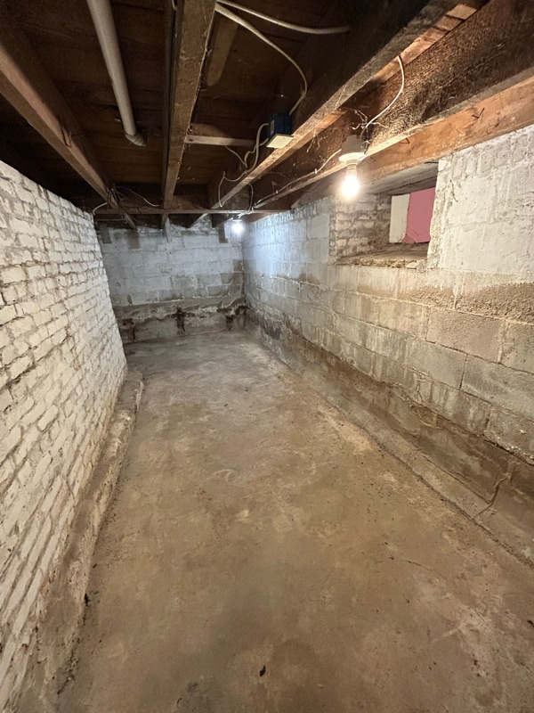 Building Photo - 1897 E Newberry St