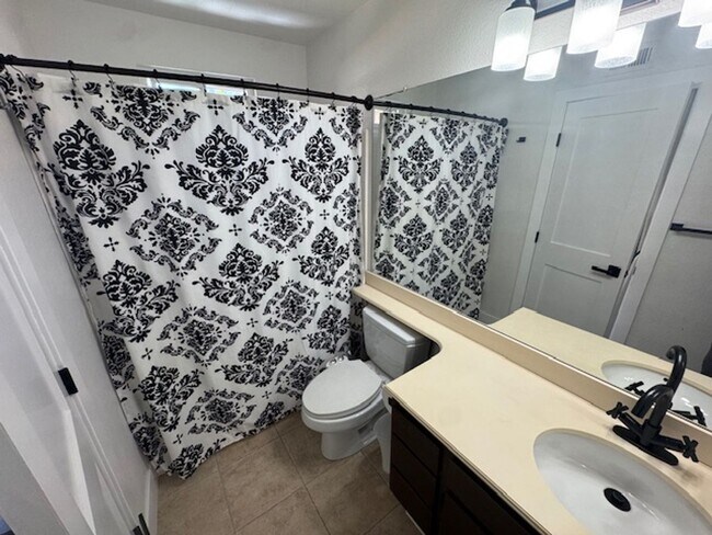 Building Photo - 1379 Serena Cir