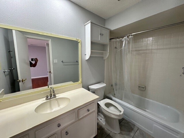 Building Photo - 7700 Creekbend Dr