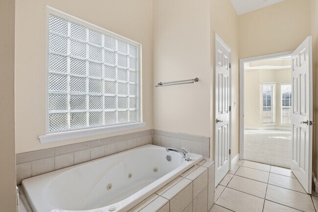 Building Photo - Ivy Park Brick Home 4 bedroom 3 1/2 baths