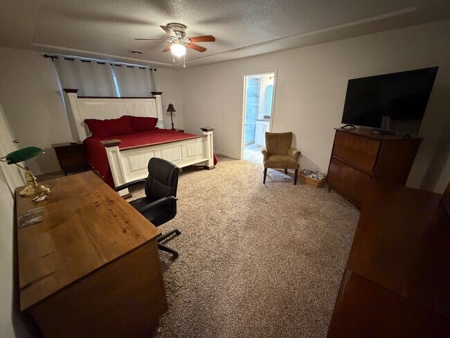 Building Photo - 6008 Yale St