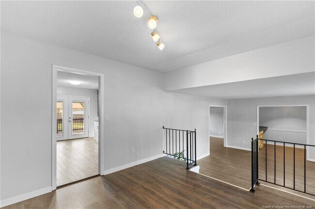 Building Photo - 5839 Rivercroft Rd