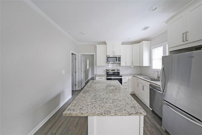 Building Photo - 983 Harwell St NW