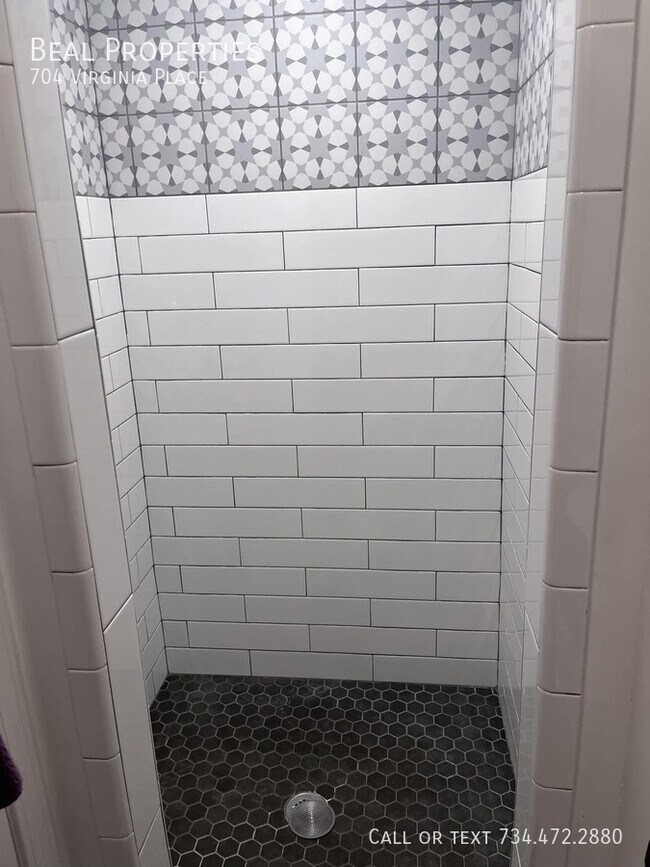 Building Photo - 704 Virginia Pl