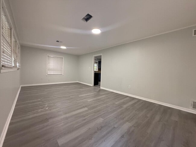 Building Photo - 3415 Willow Ln Dr