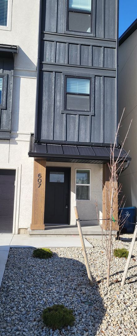 Primary Photo - Townhome with Rooftop Balcony in Prime Ame...