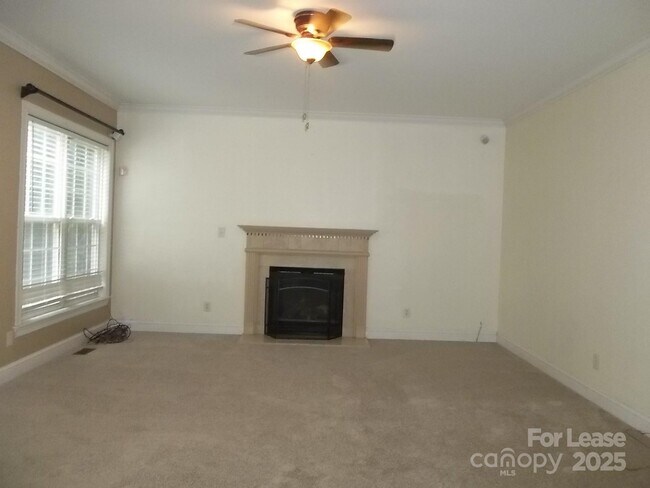 Building Photo - 604 Queenswater Ln