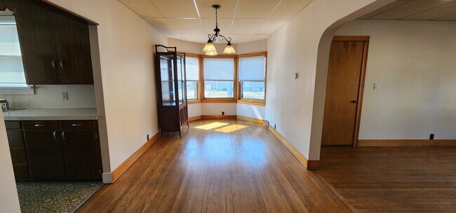 Building Photo - 703 Hopkins St