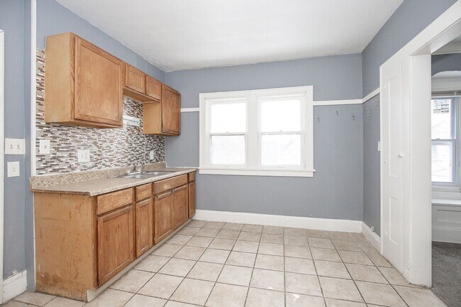 Building Photo - 3584 E 151st St