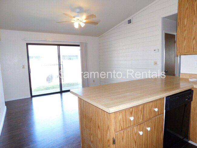 Building Photo - Spacious 2bd/2ba Foothill Farms Duplex with 2 Car Garage