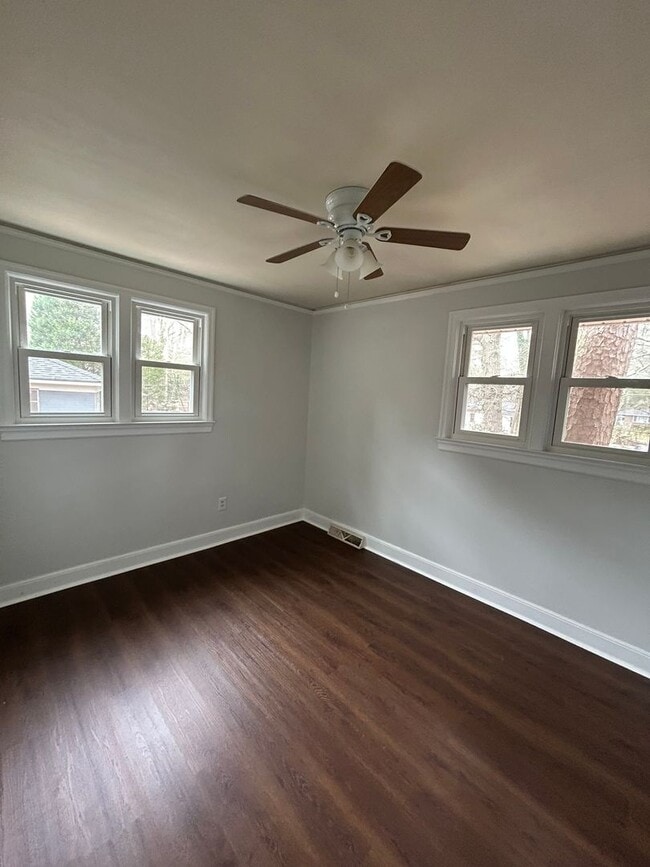 Building Photo - 2628 Parkwood Dr