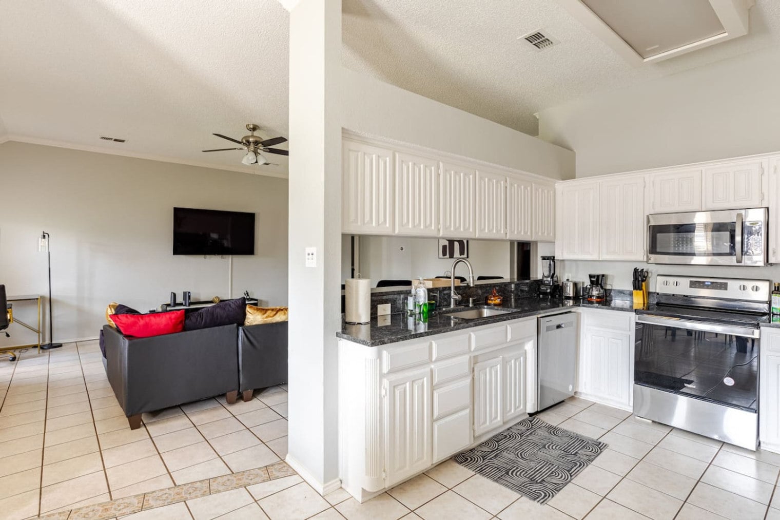 Building Photo - 4808 Tee Dr