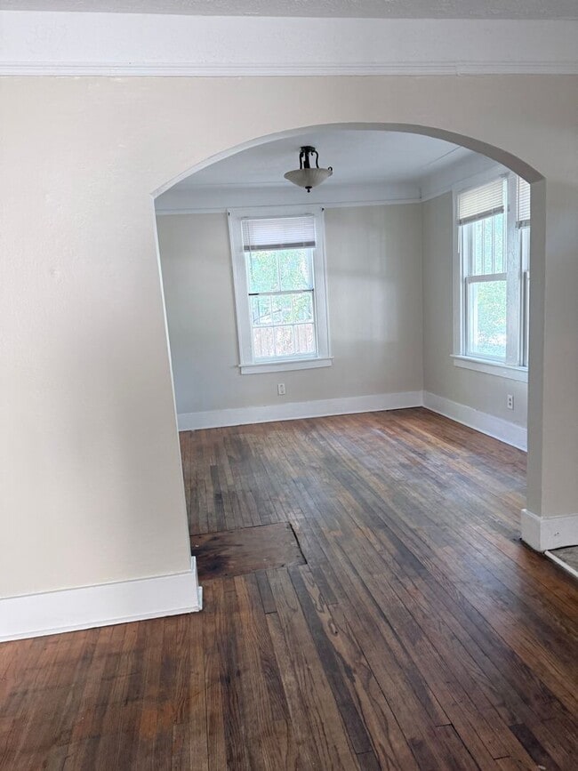 Building Photo - 3 Bed 1 Bath For Rent