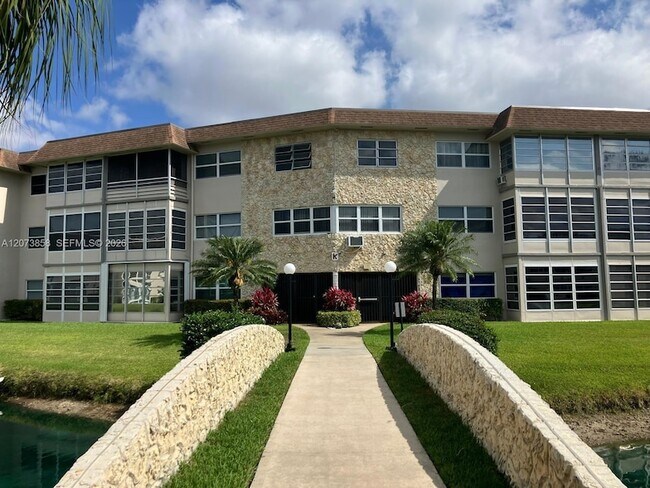 Building Photo - 4800 NW 35th St